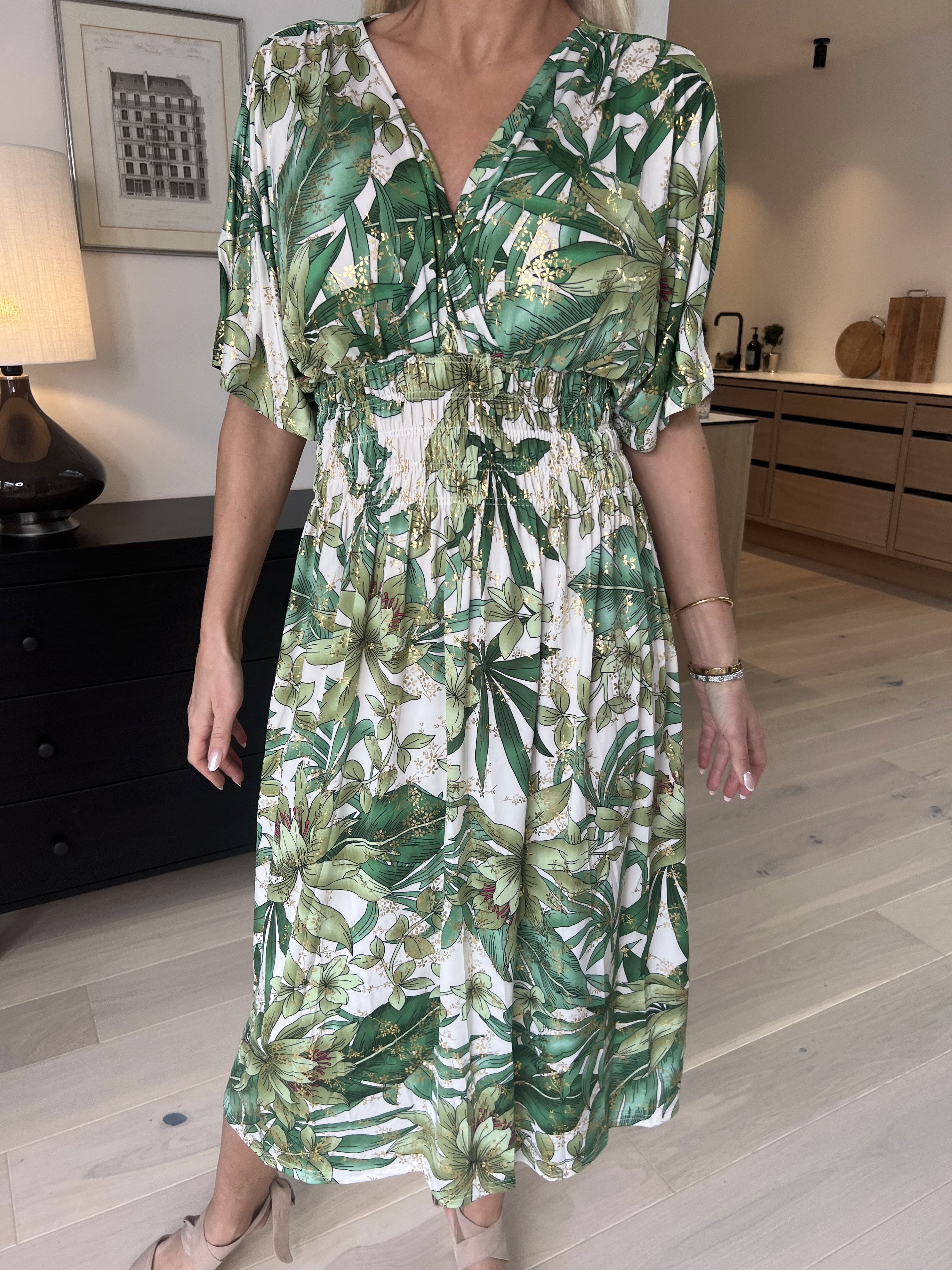 Pams Midi - Elastisk blomstret kjole i krølfrit stof